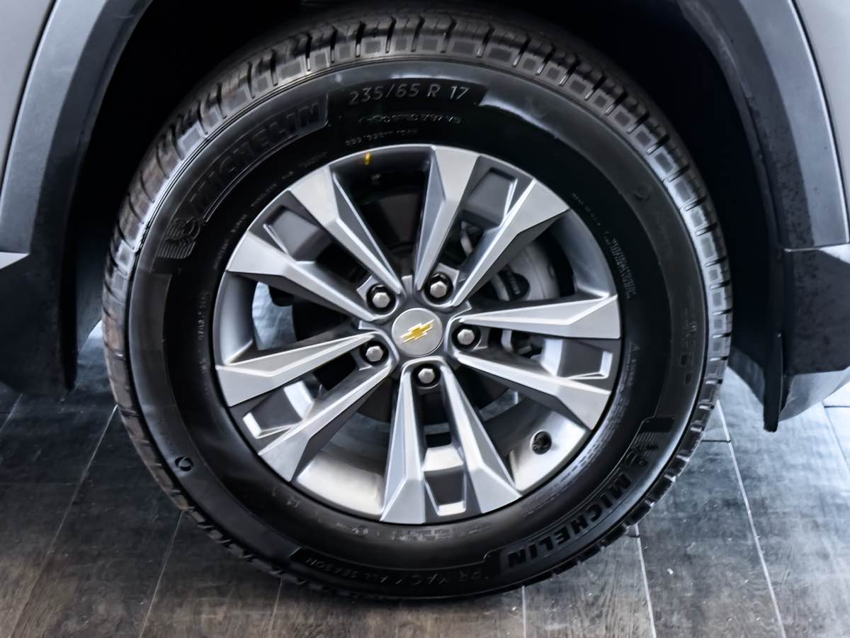 2025 Chevrolet Equinox LT photo 18