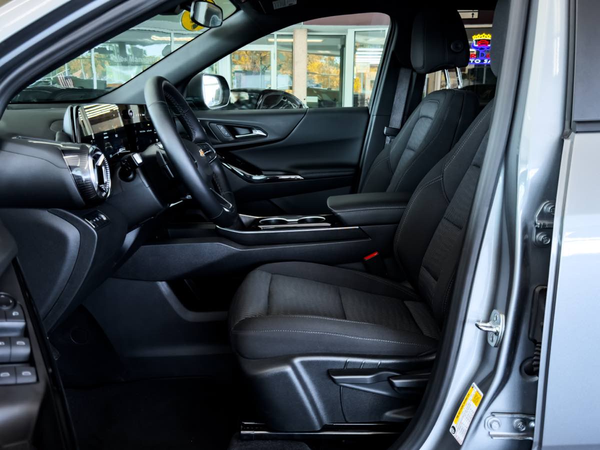 2025 Chevrolet Equinox LT photo 21