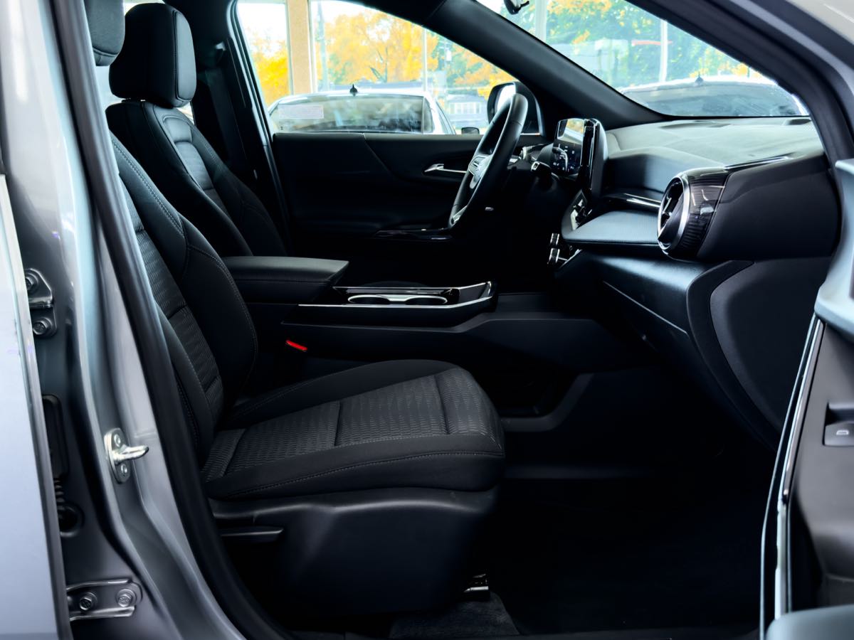 2025 Chevrolet Equinox LT photo 25