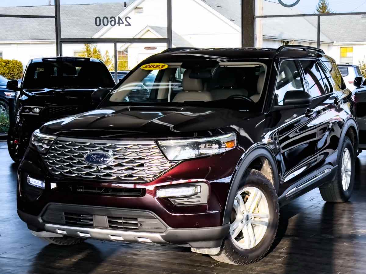 2023 Ford Explorer XLT photo 2