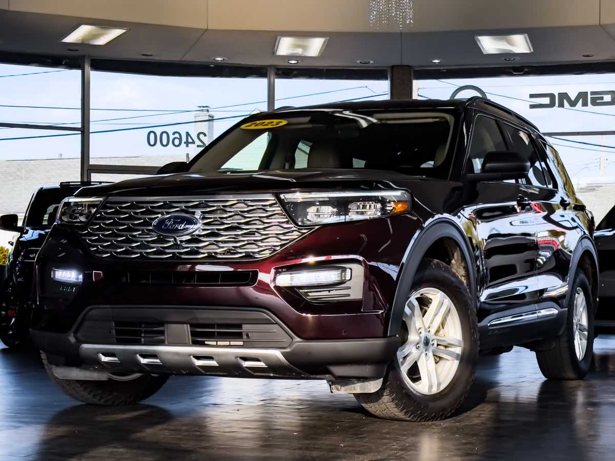 2023 Ford Explorer XLT photo 3