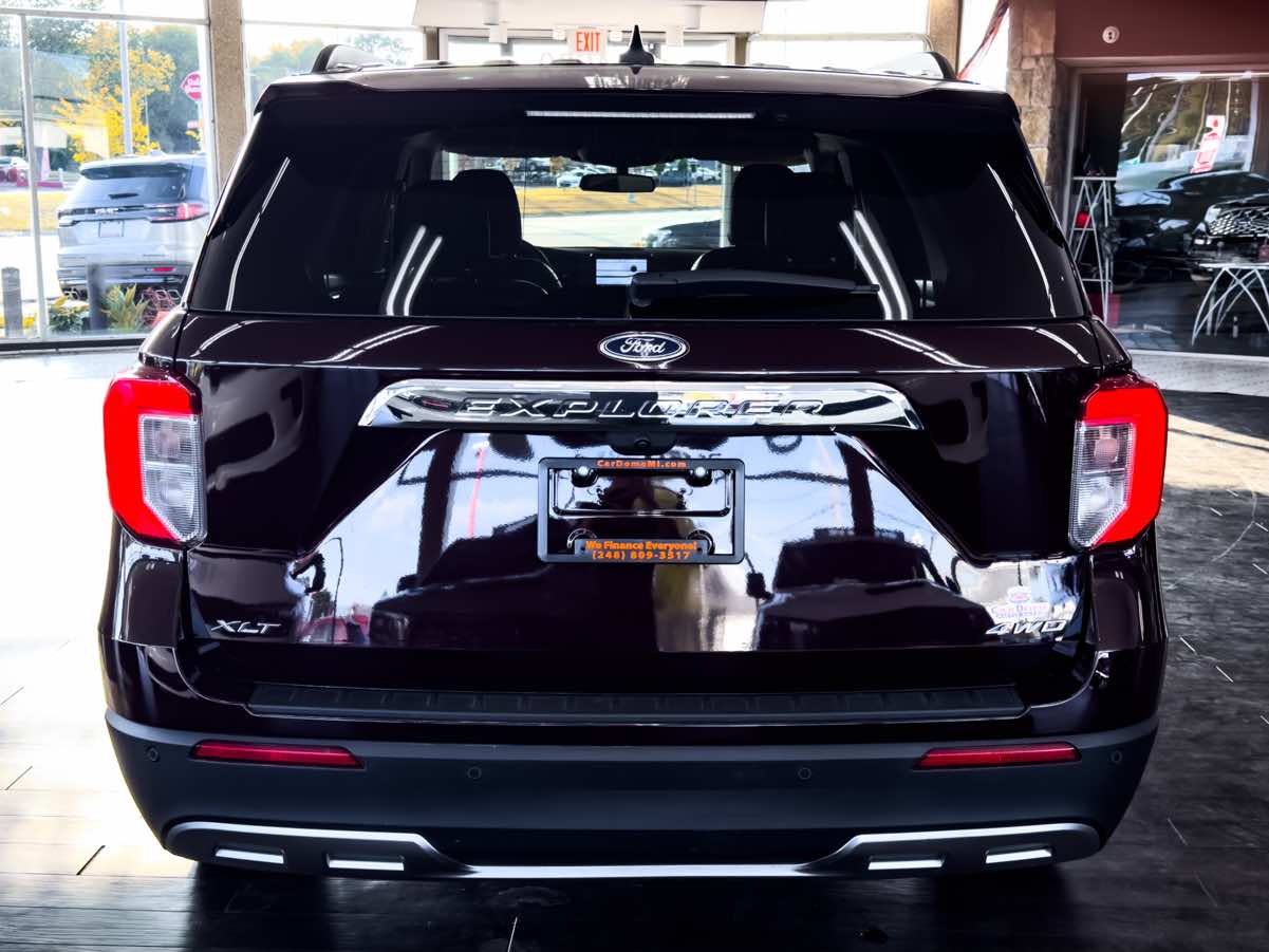 2023 Ford Explorer XLT photo 7