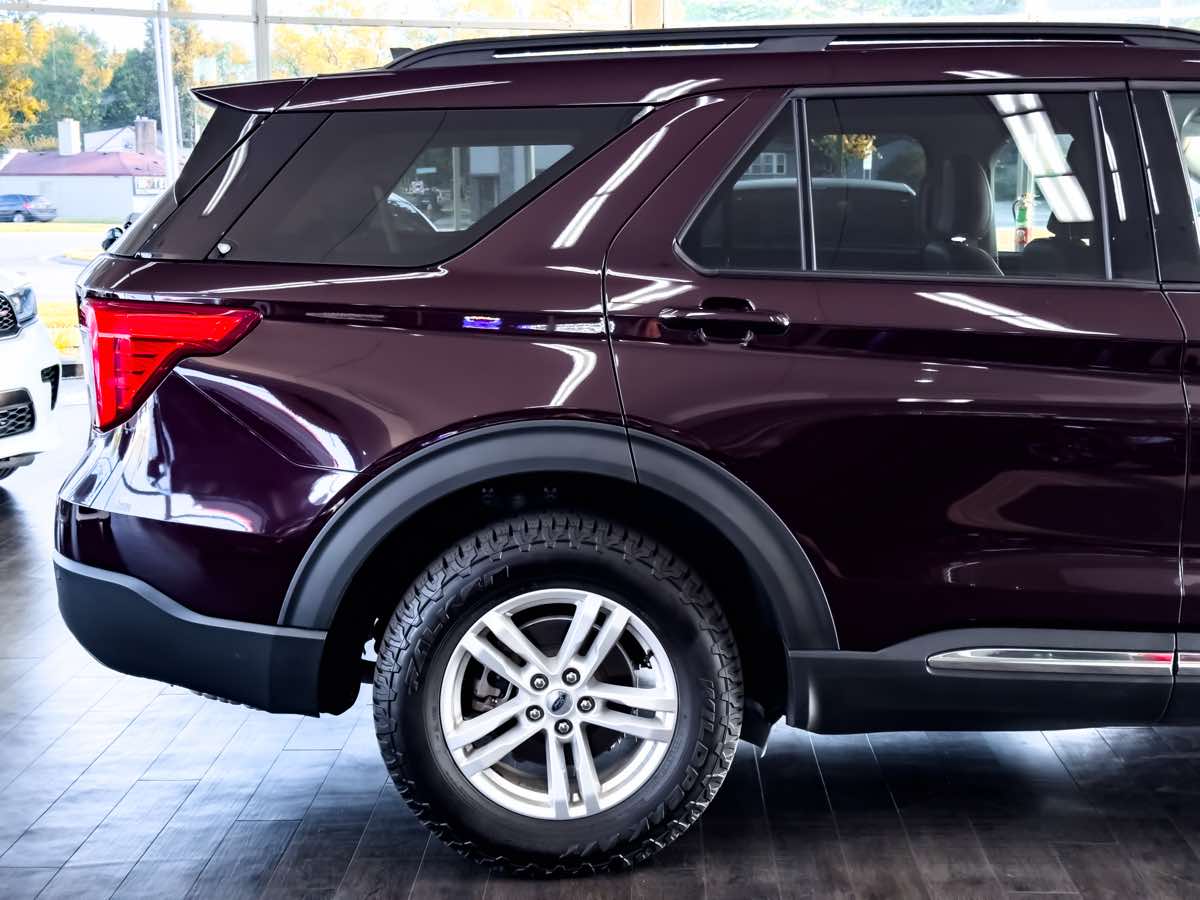 2023 Ford Explorer XLT photo 9