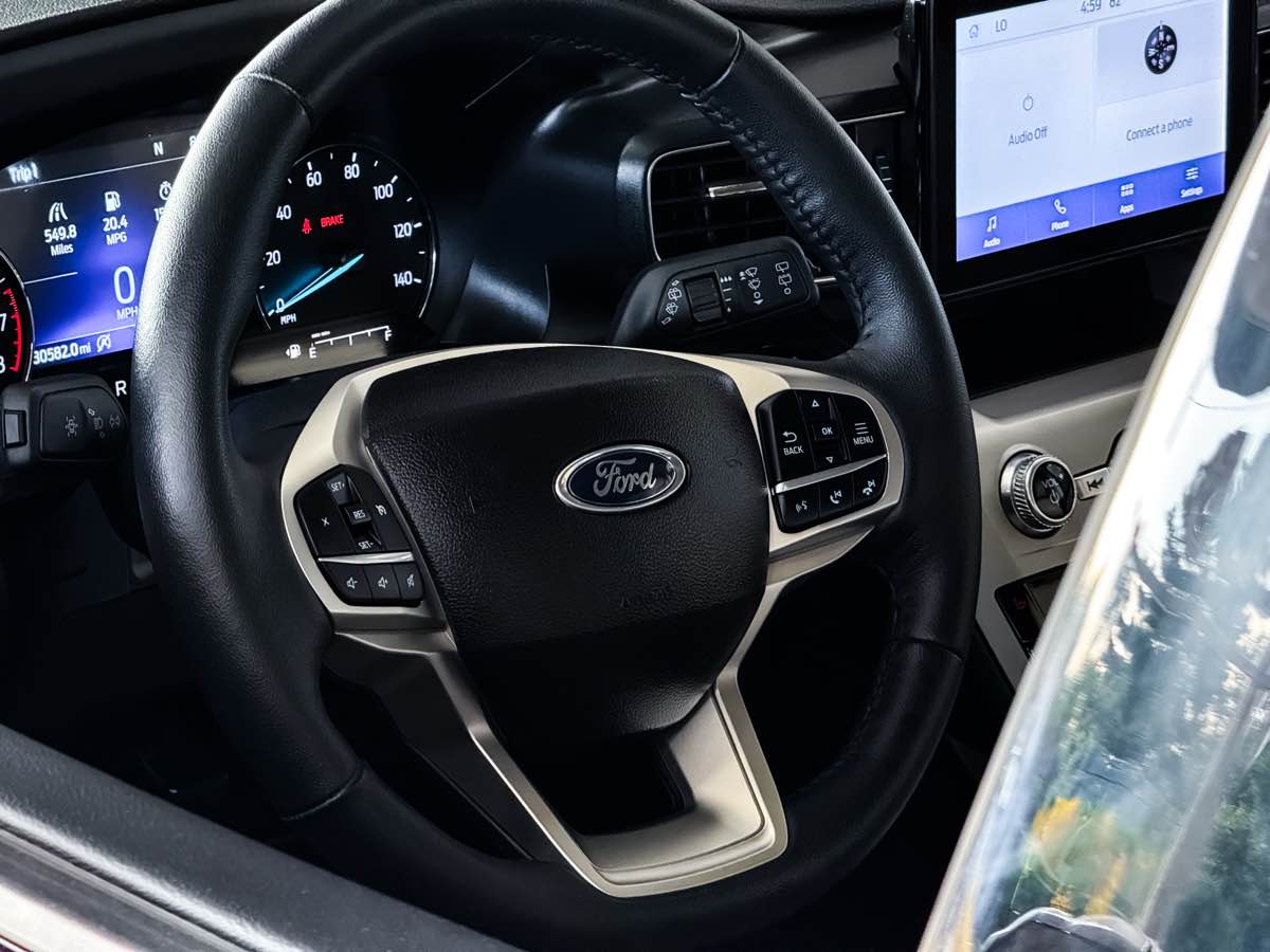 2023 Ford Explorer XLT photo 12