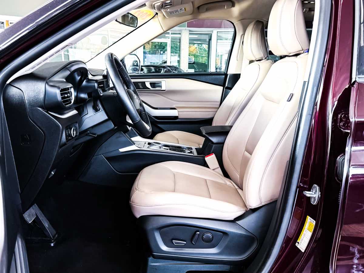 2023 Ford Explorer XLT photo 13