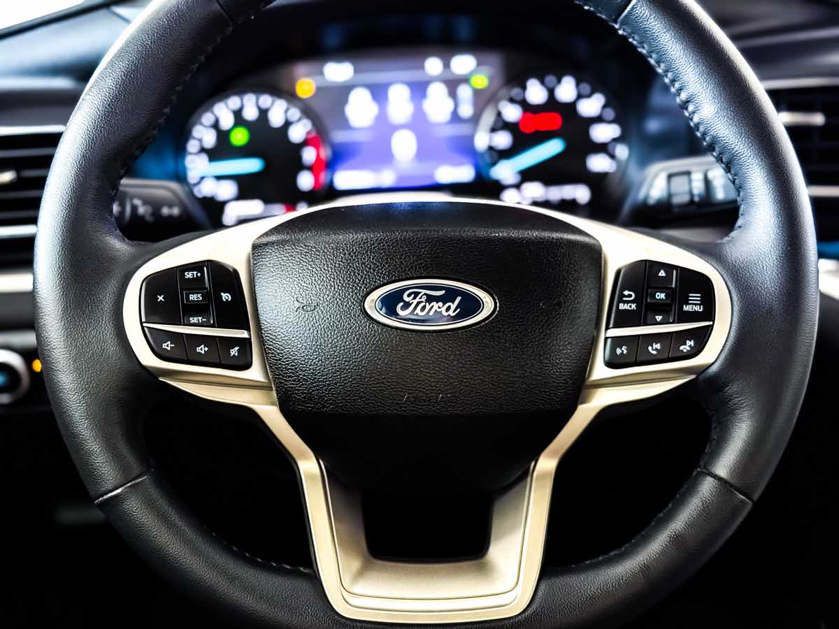 2023 Ford Explorer XLT photo 24