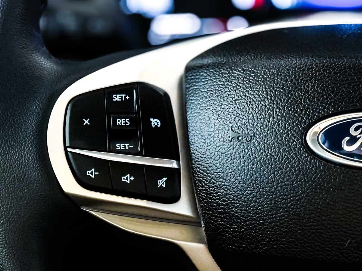 2023 Ford Explorer XLT photo 25