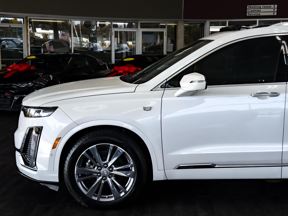2024 Cadillac XT6 Premium Luxury photo 3