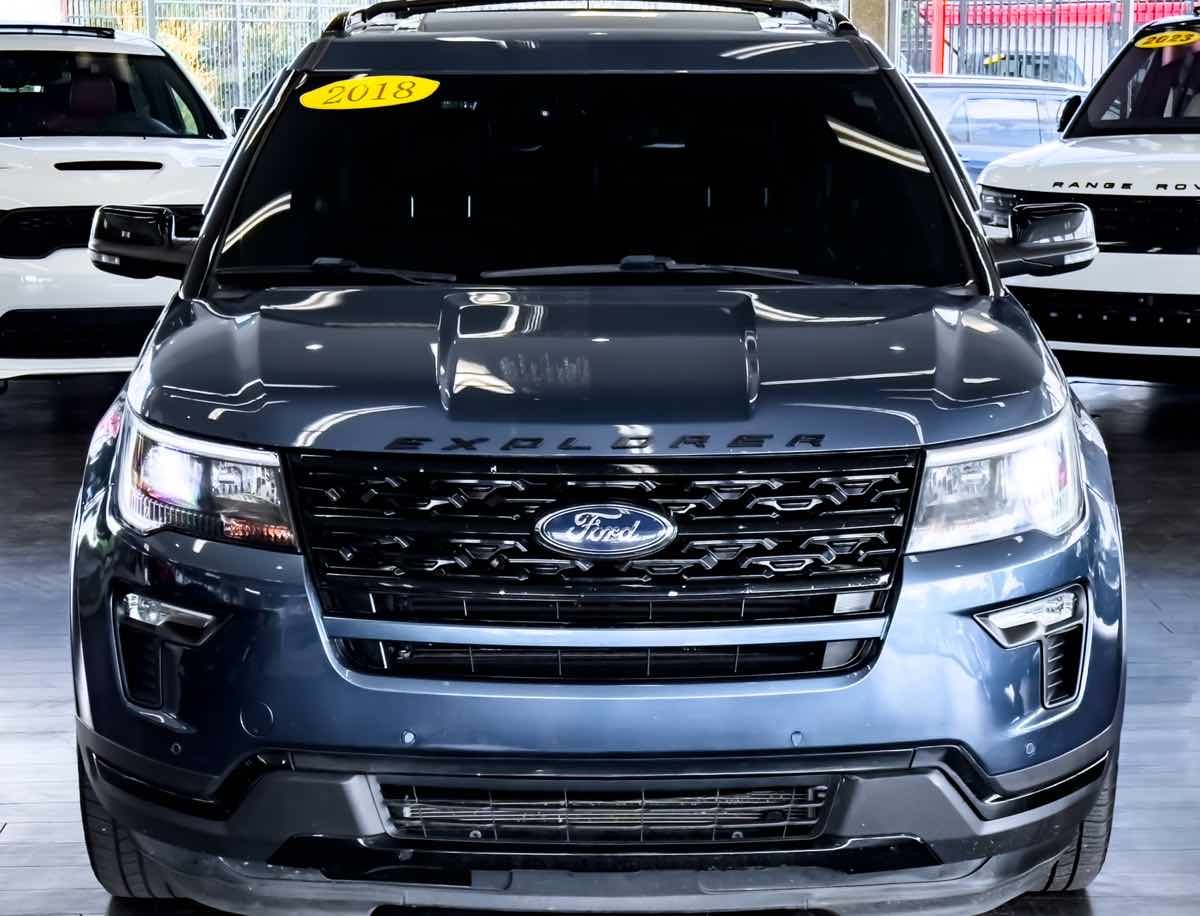 2018 Ford Explorer Sport photo 3