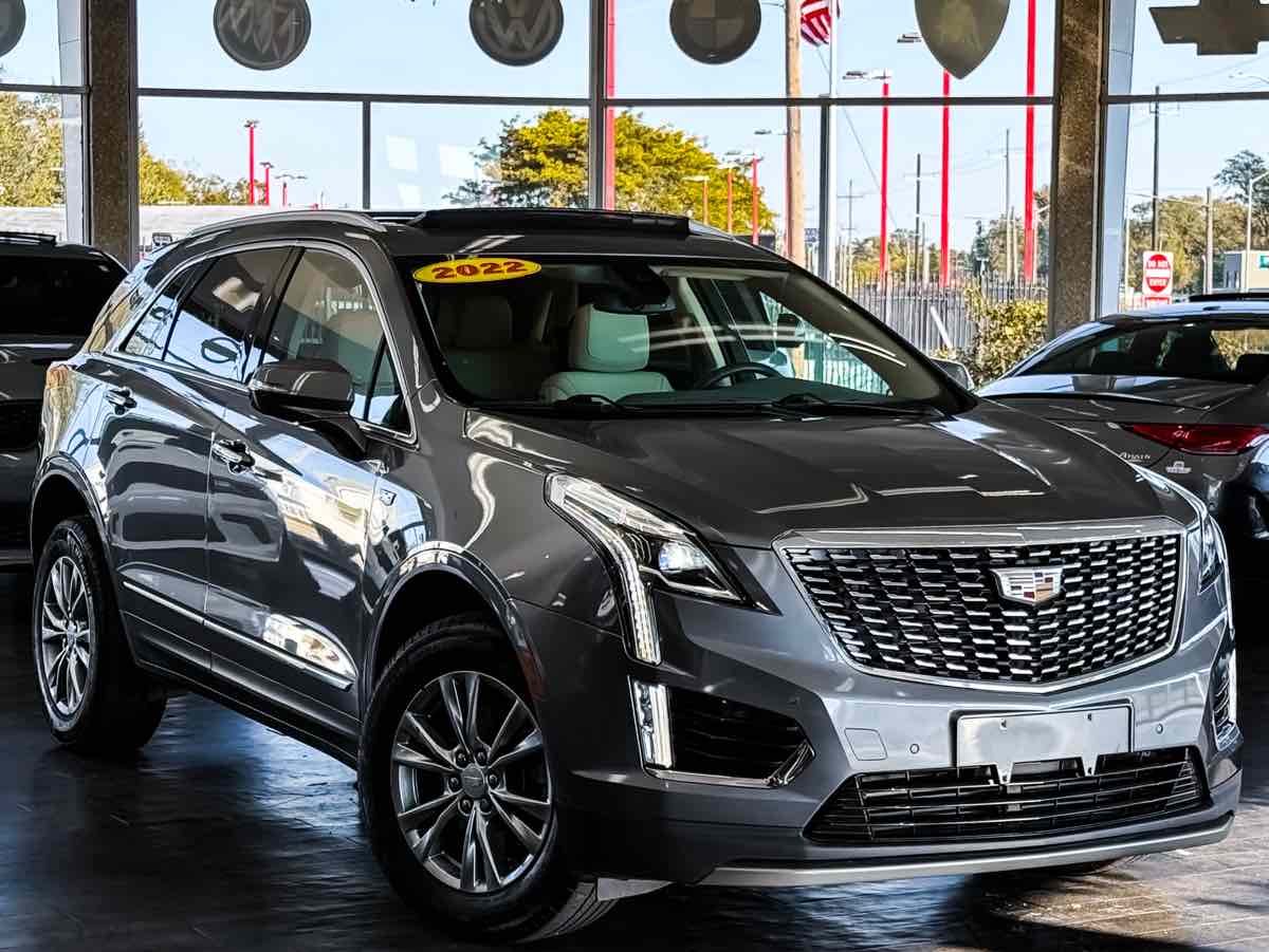2022 Cadillac XT5 Premium Luxury photo 2