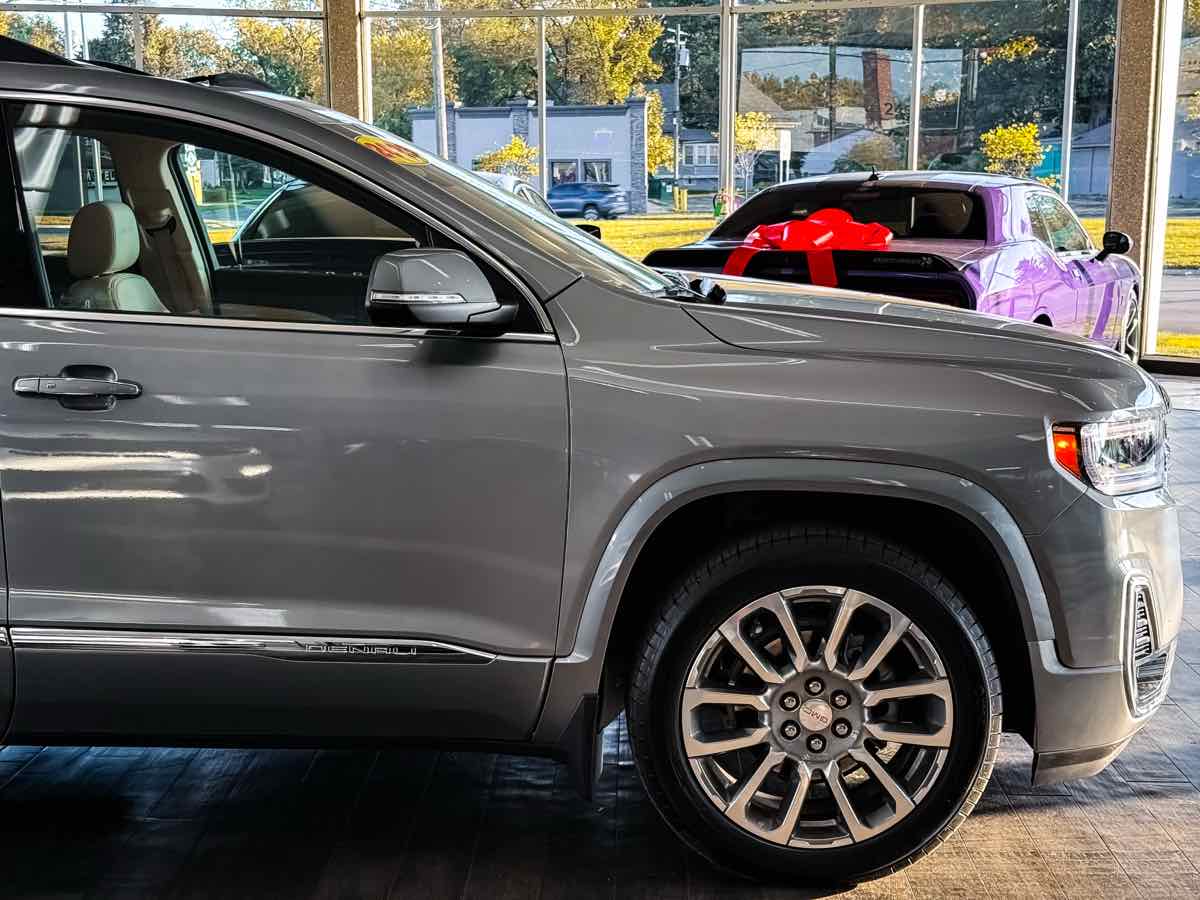 2023 Gmc Acadia Denali photo 9