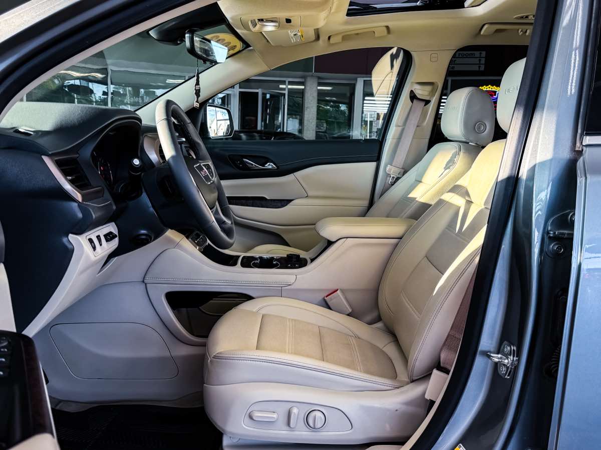 2023 Gmc Acadia Denali photo 17