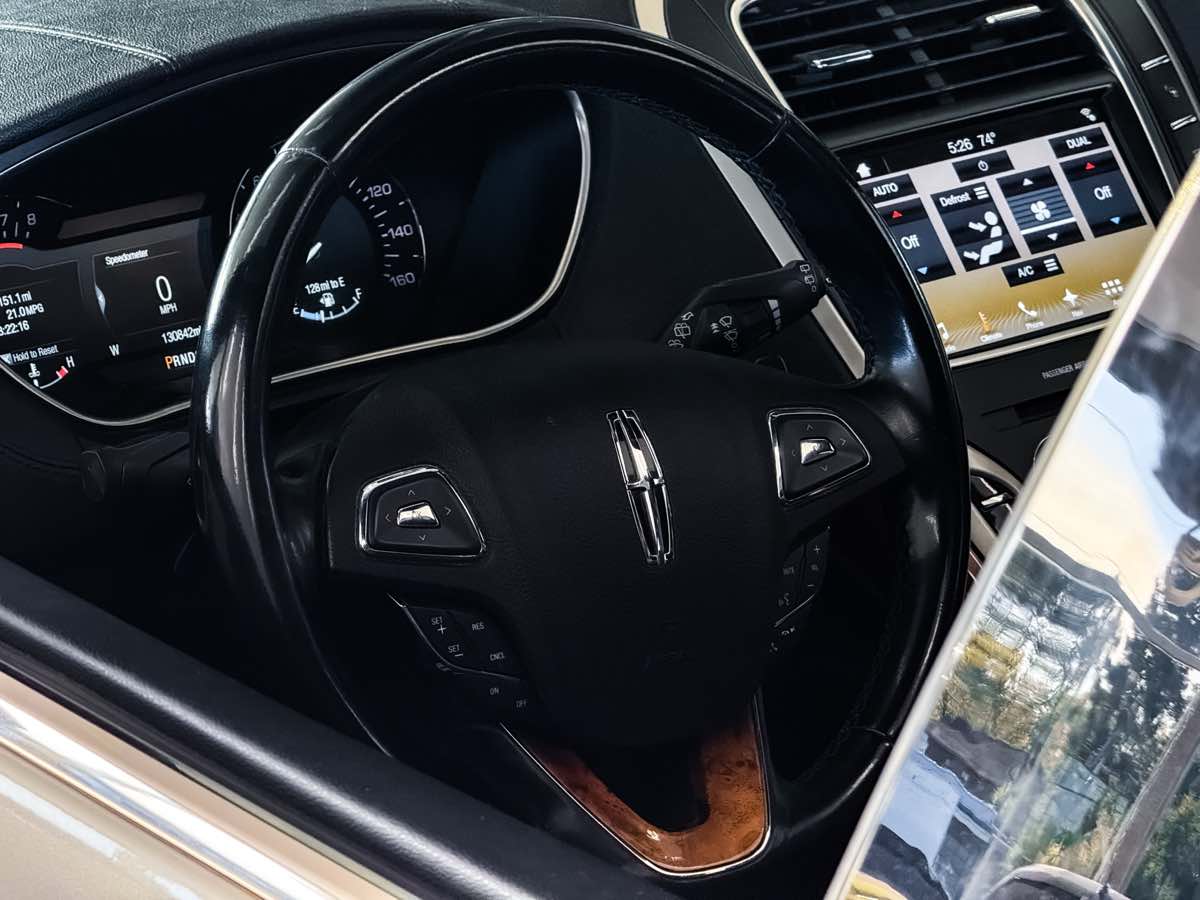 2017 Lincoln MKX Reserve photo 18