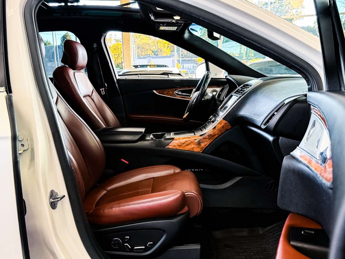 2017 Lincoln MKX Reserve photo 23