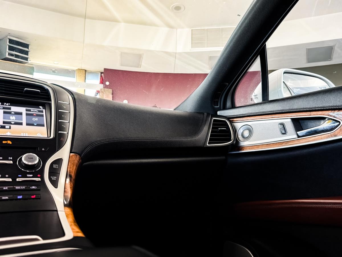 2017 Lincoln MKX Reserve photo 25