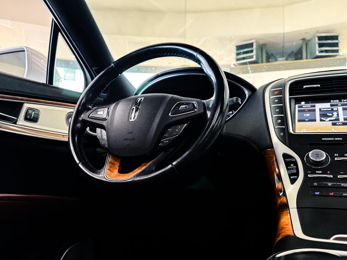 2017 Lincoln MKX Reserve photo 26