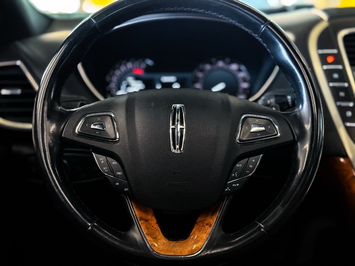 2017 Lincoln MKX Reserve photo 27