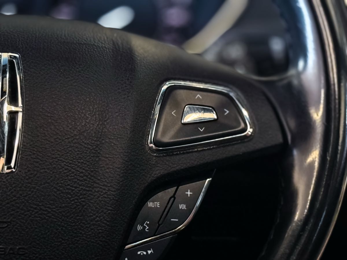 2017 Lincoln MKX Reserve photo 29