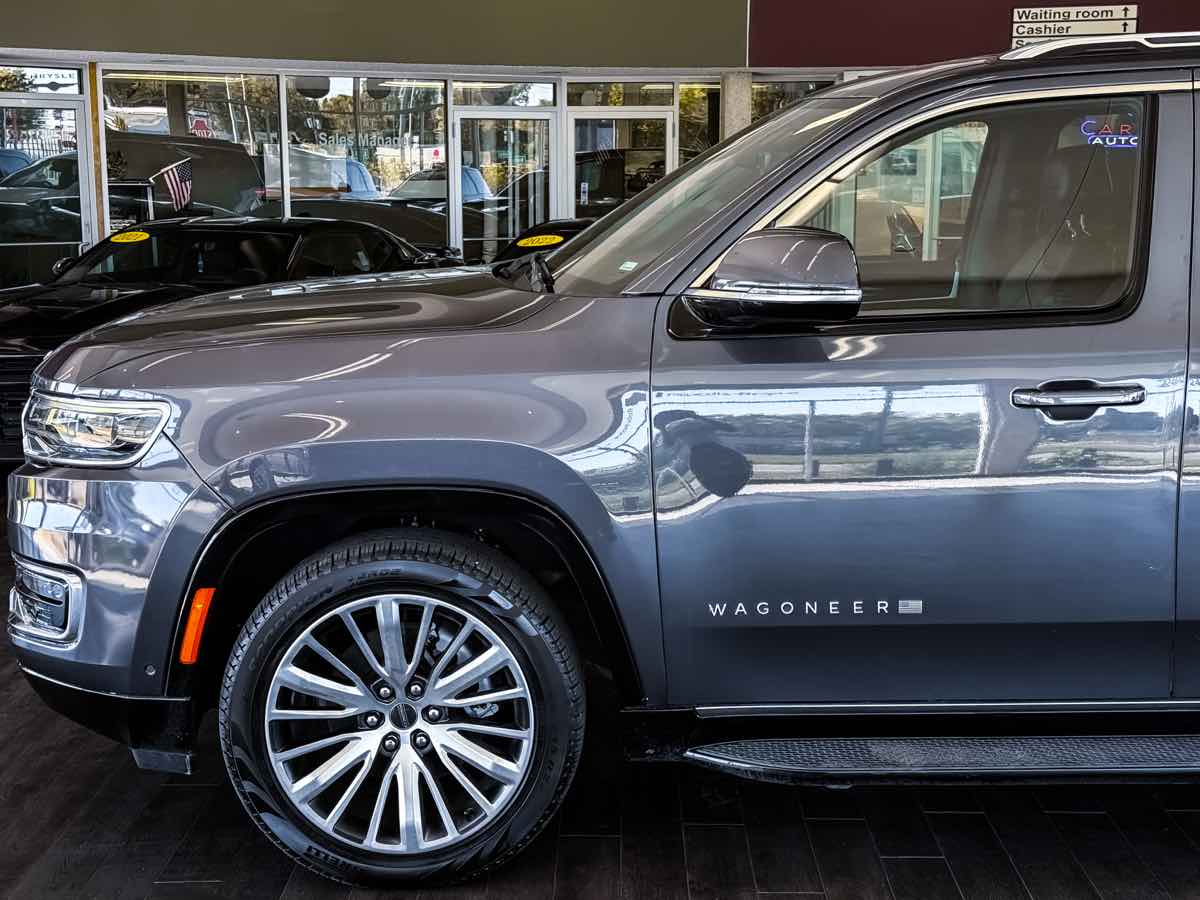 2024 Jeep Wagoneer Series II photo 6