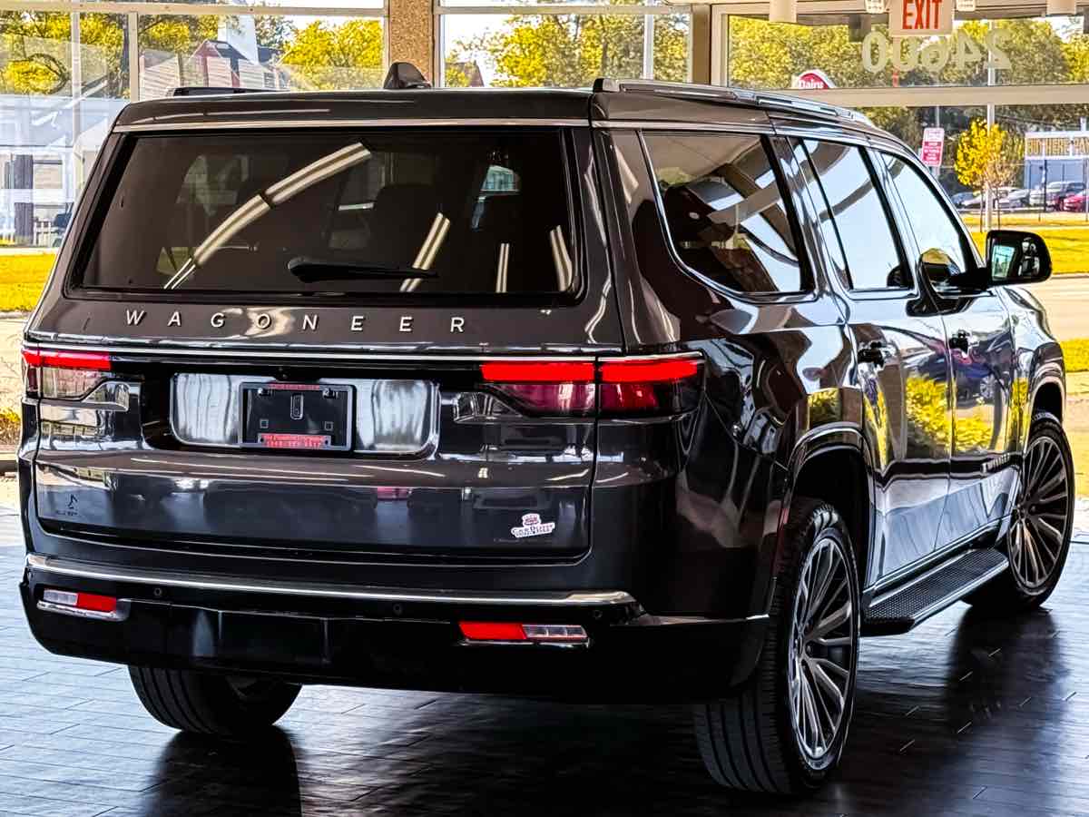 2024 Jeep Wagoneer Series II photo 10