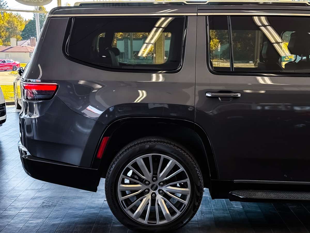 2024 Jeep Wagoneer Series II photo 11