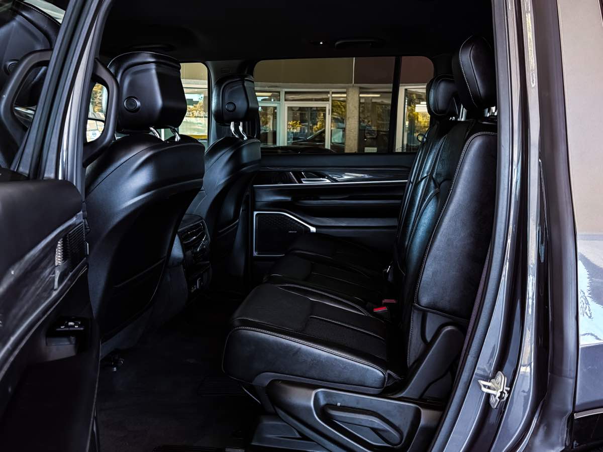 2024 Jeep Wagoneer Series II photo 23