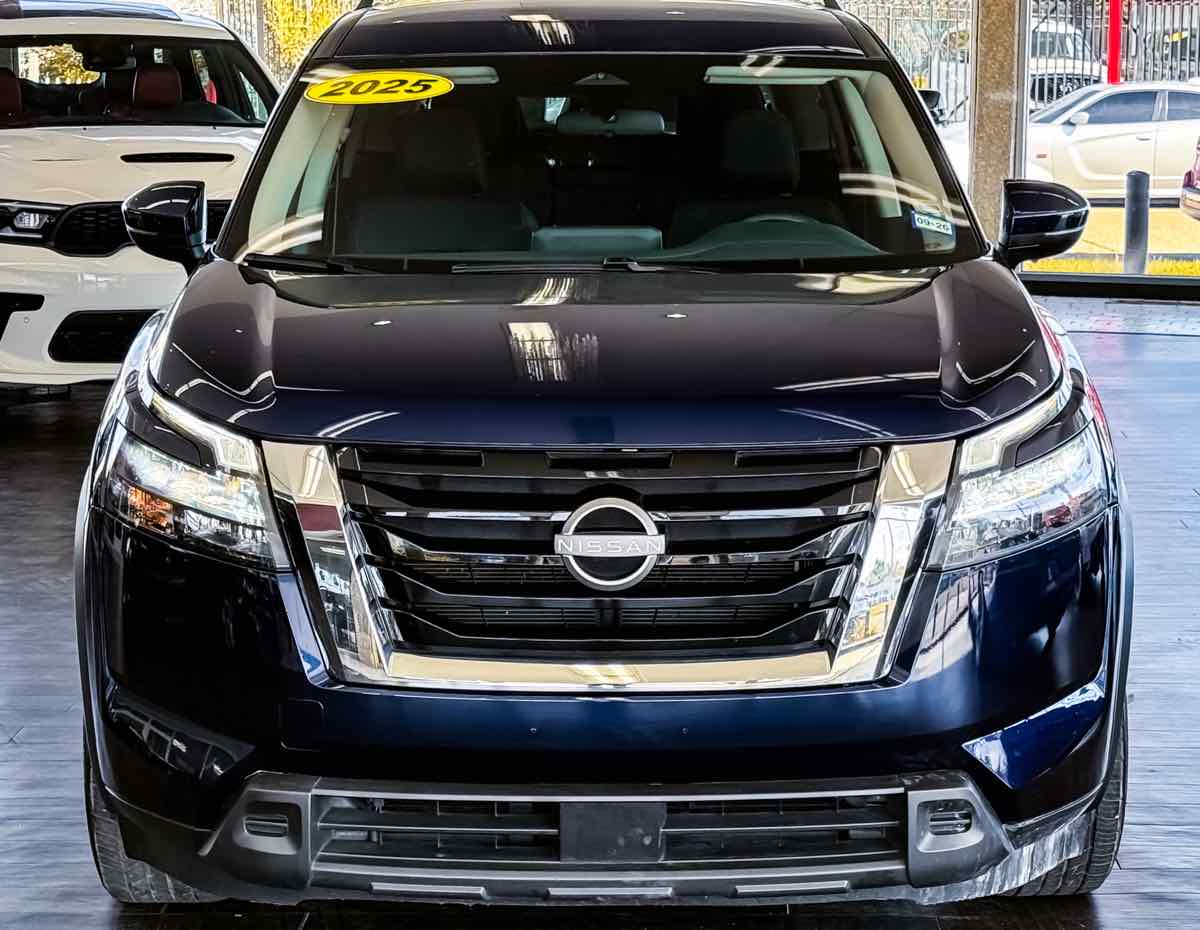 2025 Nissan Pathfinder SV photo 3