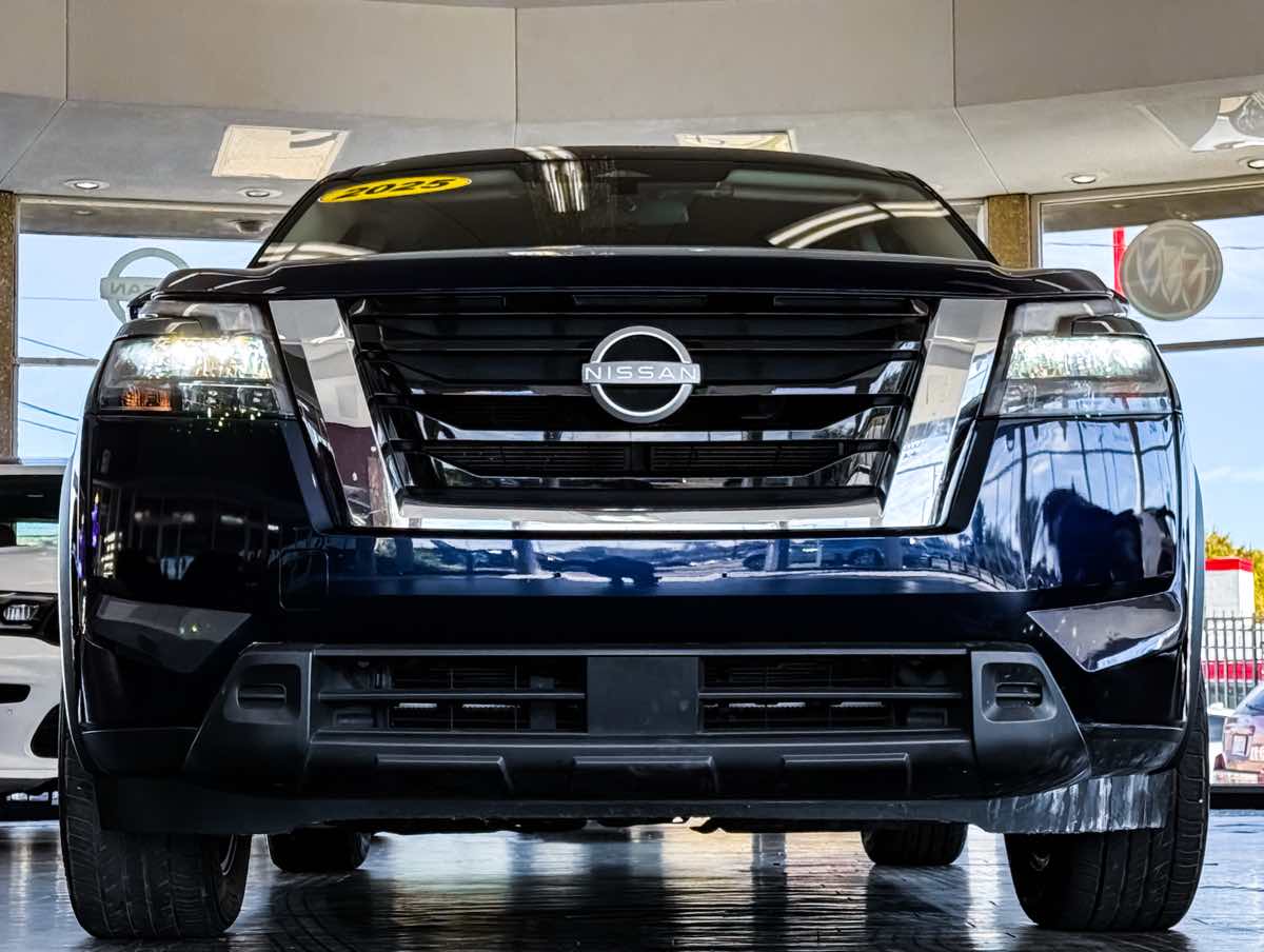 2025 Nissan Pathfinder SV photo 4