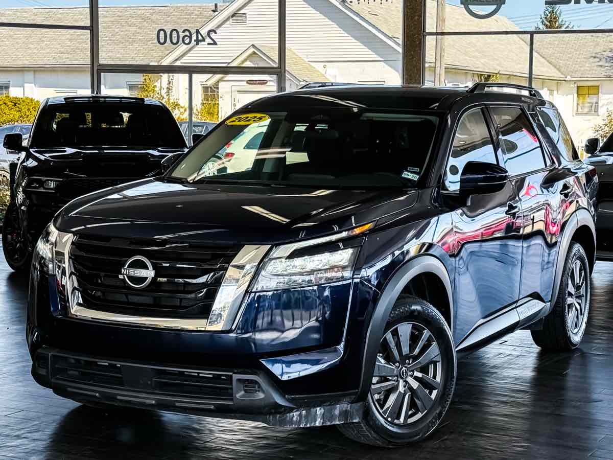 2025 Nissan Pathfinder SV photo 6
