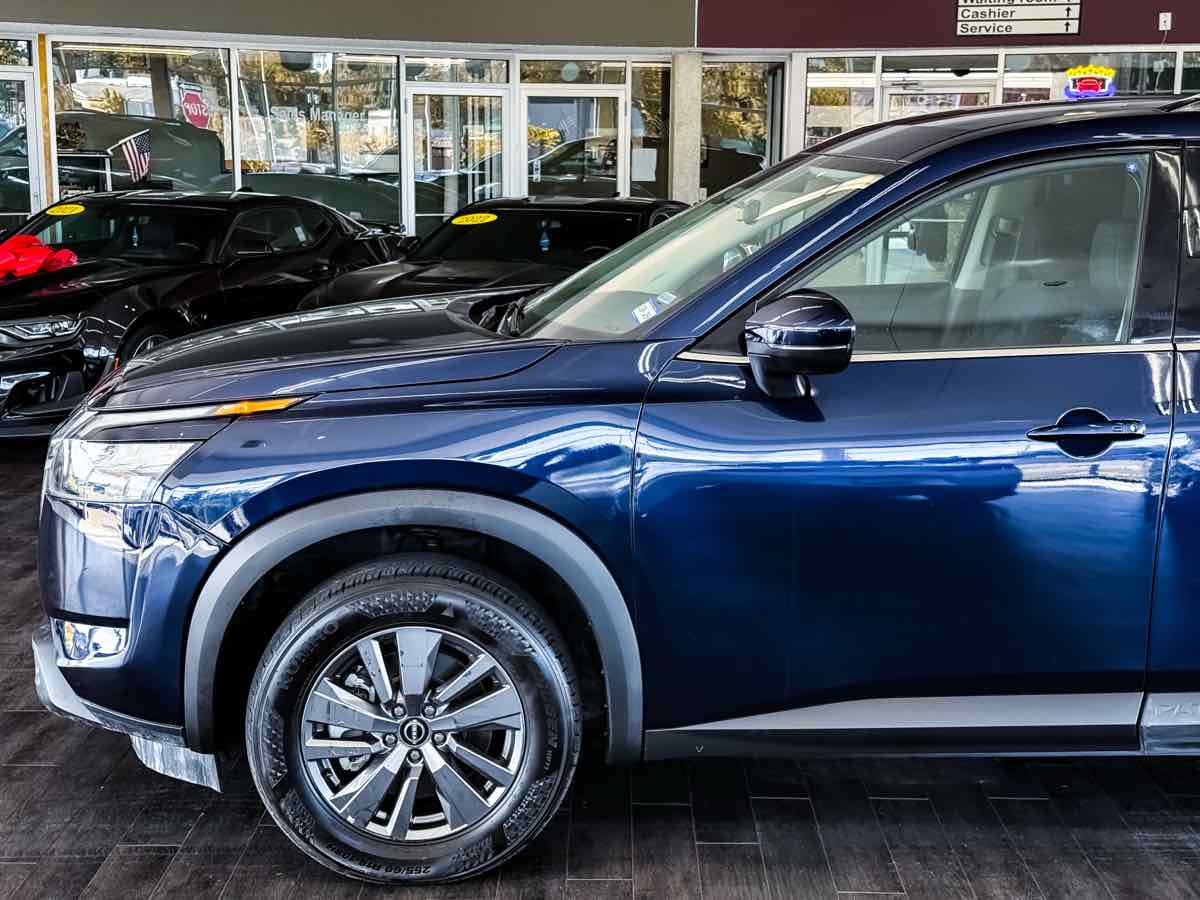 2025 Nissan Pathfinder SV photo 7