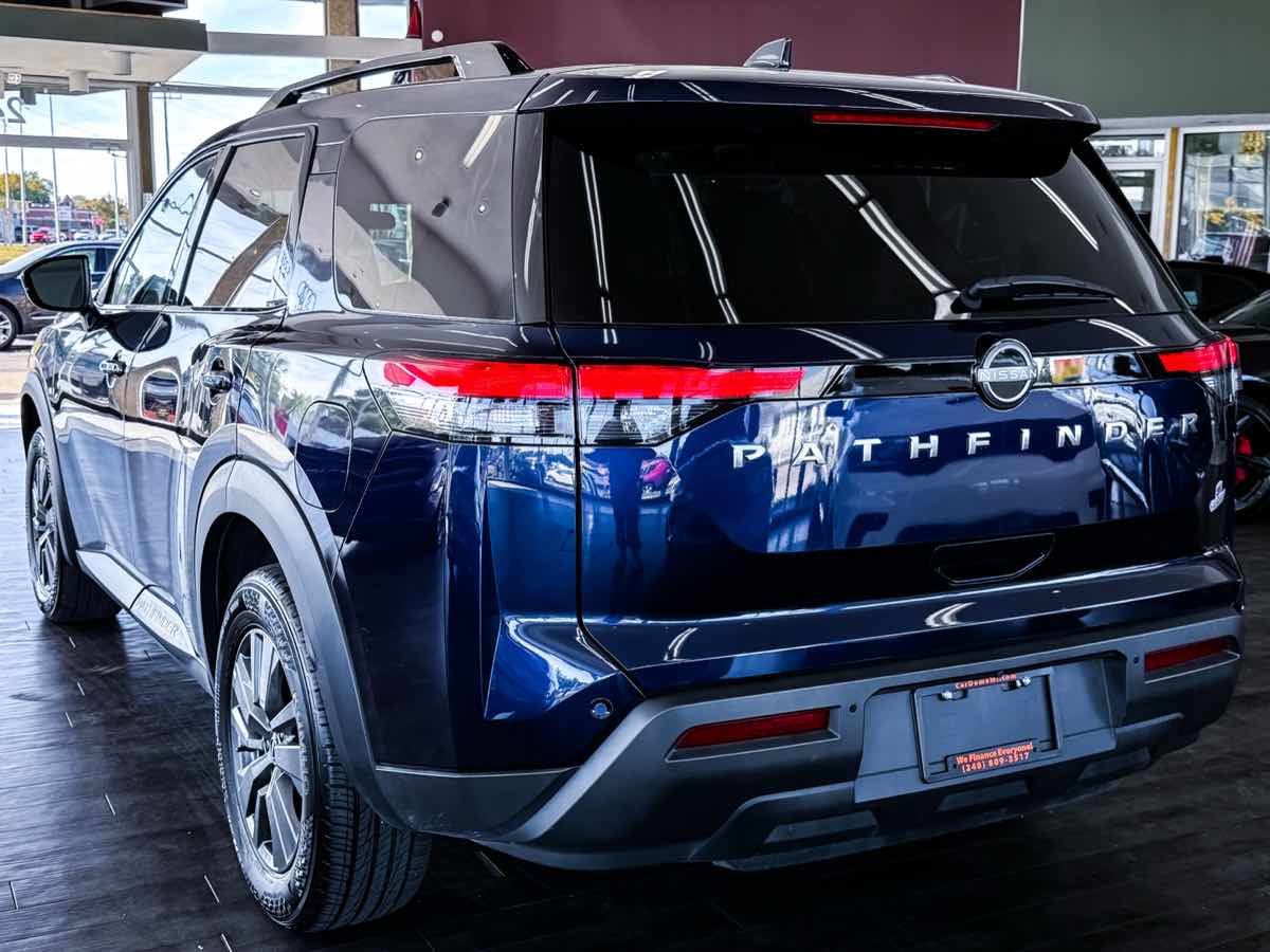 2025 Nissan Pathfinder SV photo 9