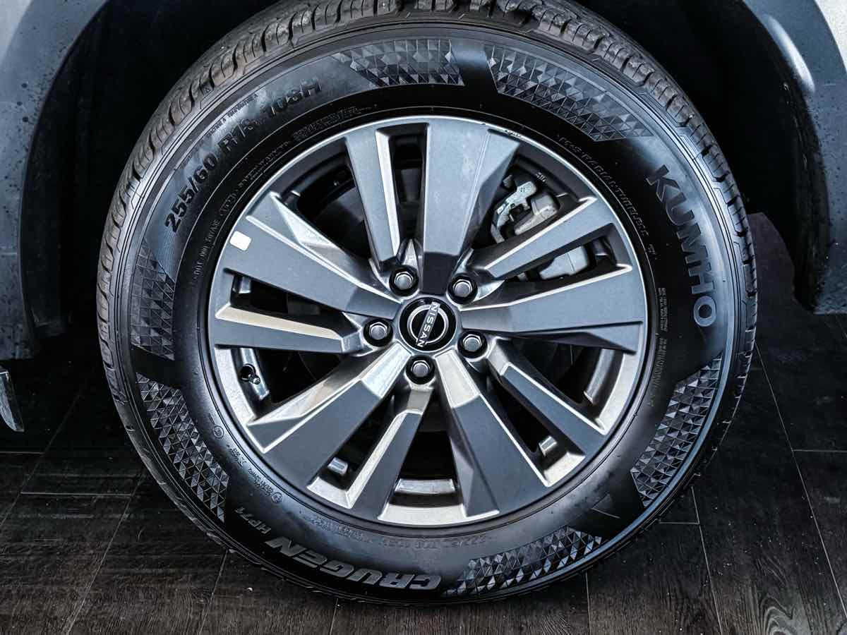 2025 Nissan Pathfinder SV photo 17