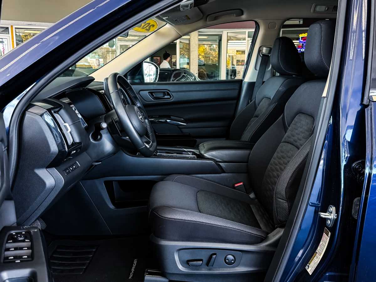 2025 Nissan Pathfinder SV photo 21