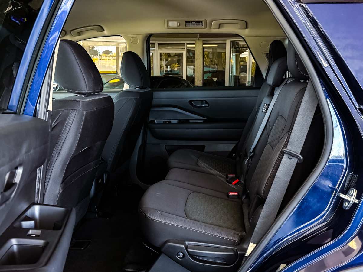2025 Nissan Pathfinder SV photo 22