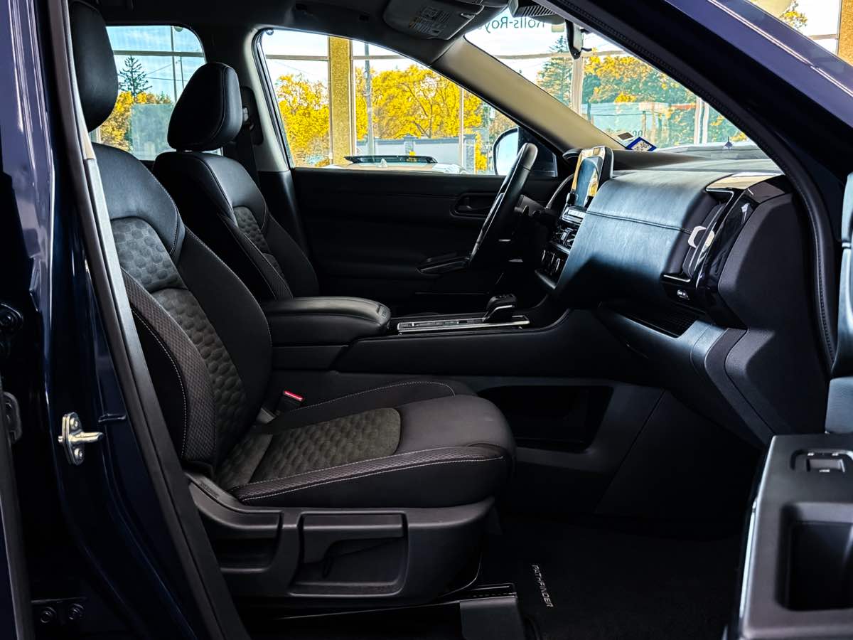 2025 Nissan Pathfinder SV photo 25