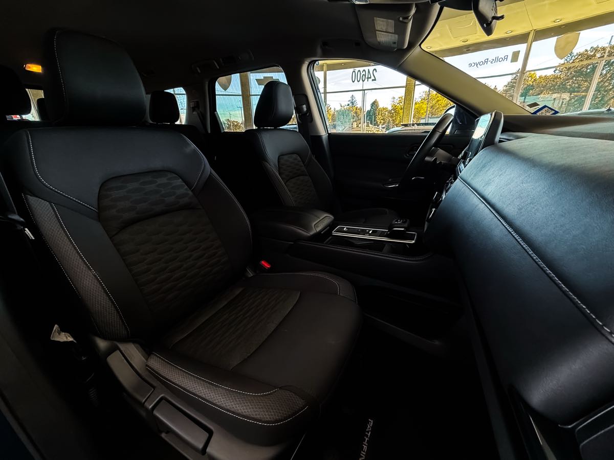 2025 Nissan Pathfinder SV photo 26