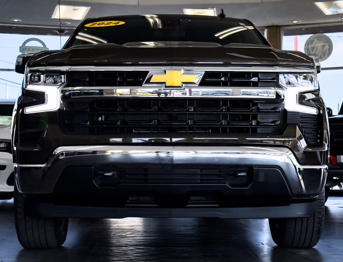 2024 Chevrolet Silverado 1500 LT photo 4