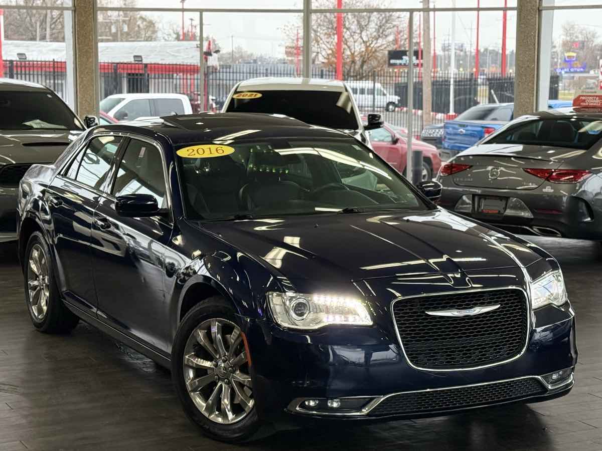 2016 Chrysler 300 Limited photo 2