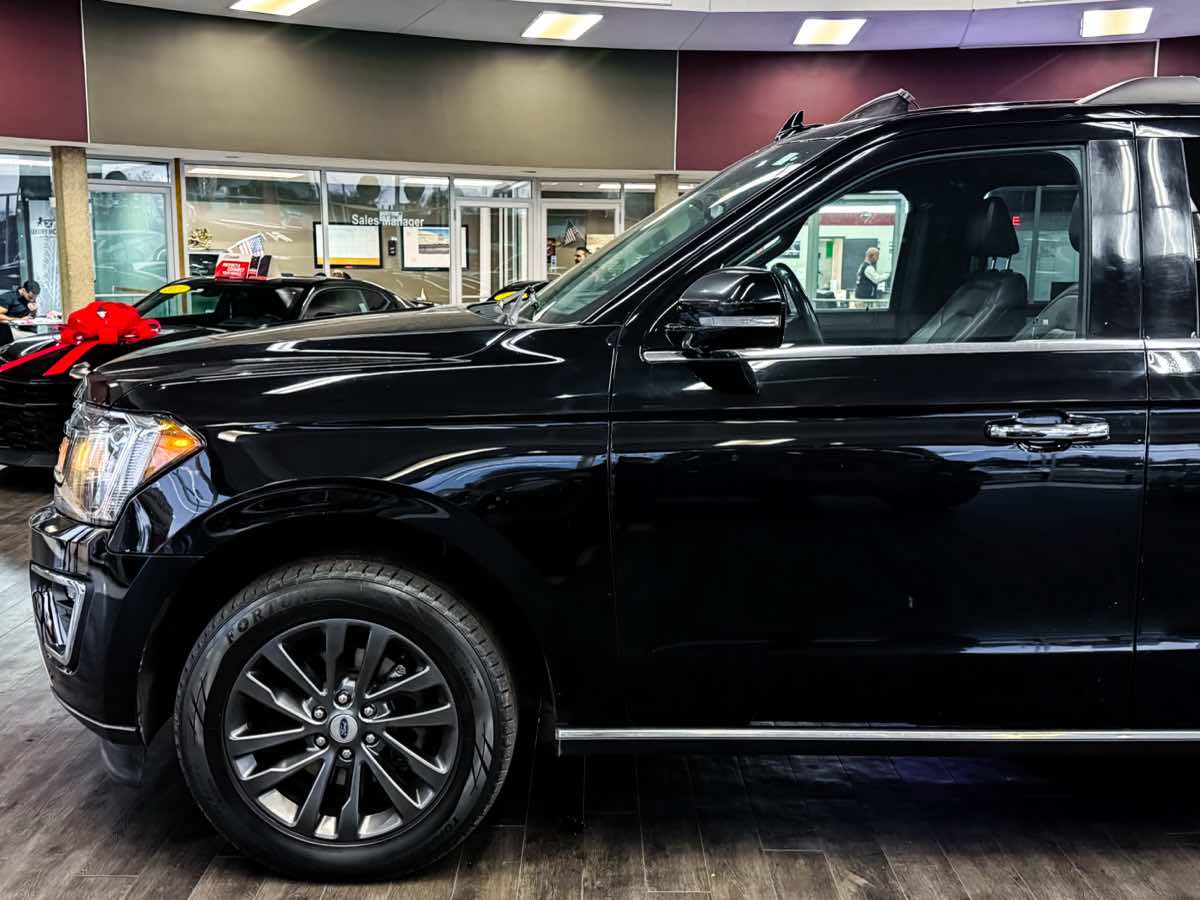 2021 Ford Expedition MAX Limited photo 4