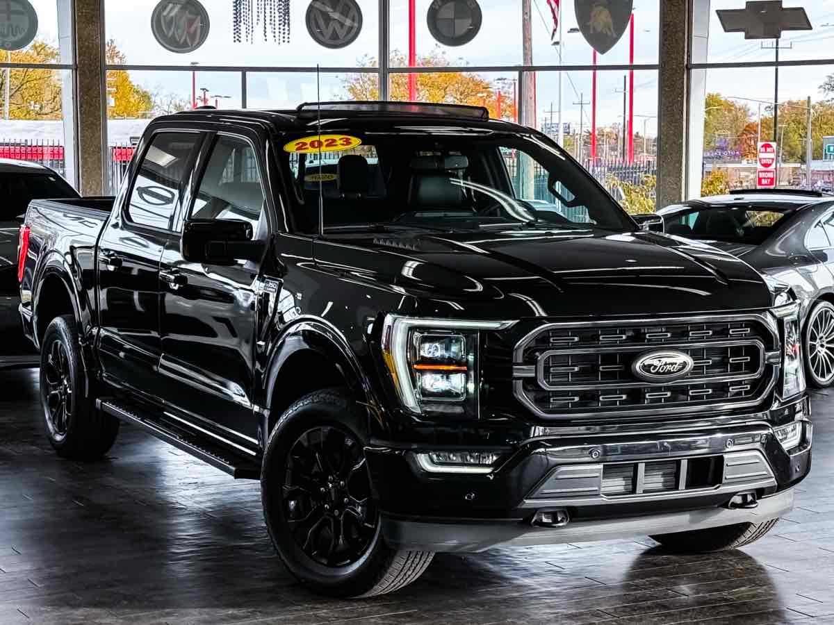 2023 Ford F-150 Lariat photo 2