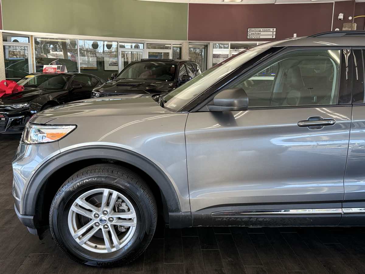 2024 Ford Explorer XLT photo 4