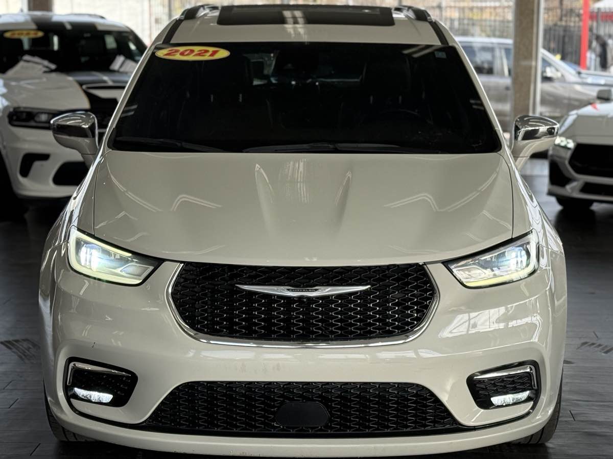 2021 Chrysler Pacifica Limited photo 2