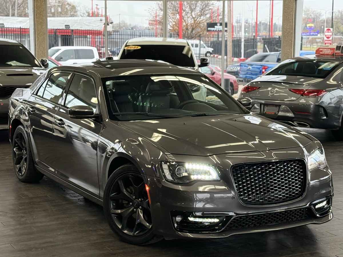 2022 Chrysler 300 photo 2