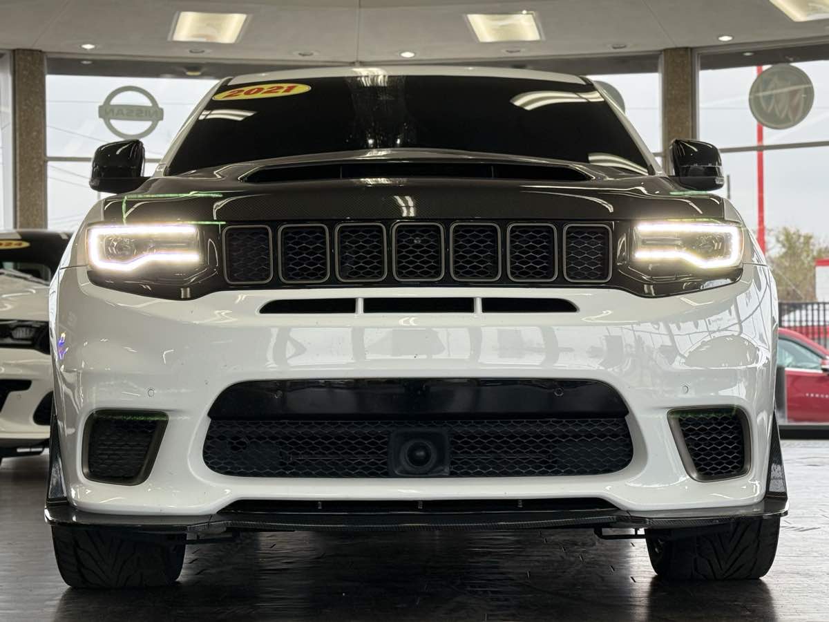 2021 Jeep Grand Cherokee Trackhawk photo 2