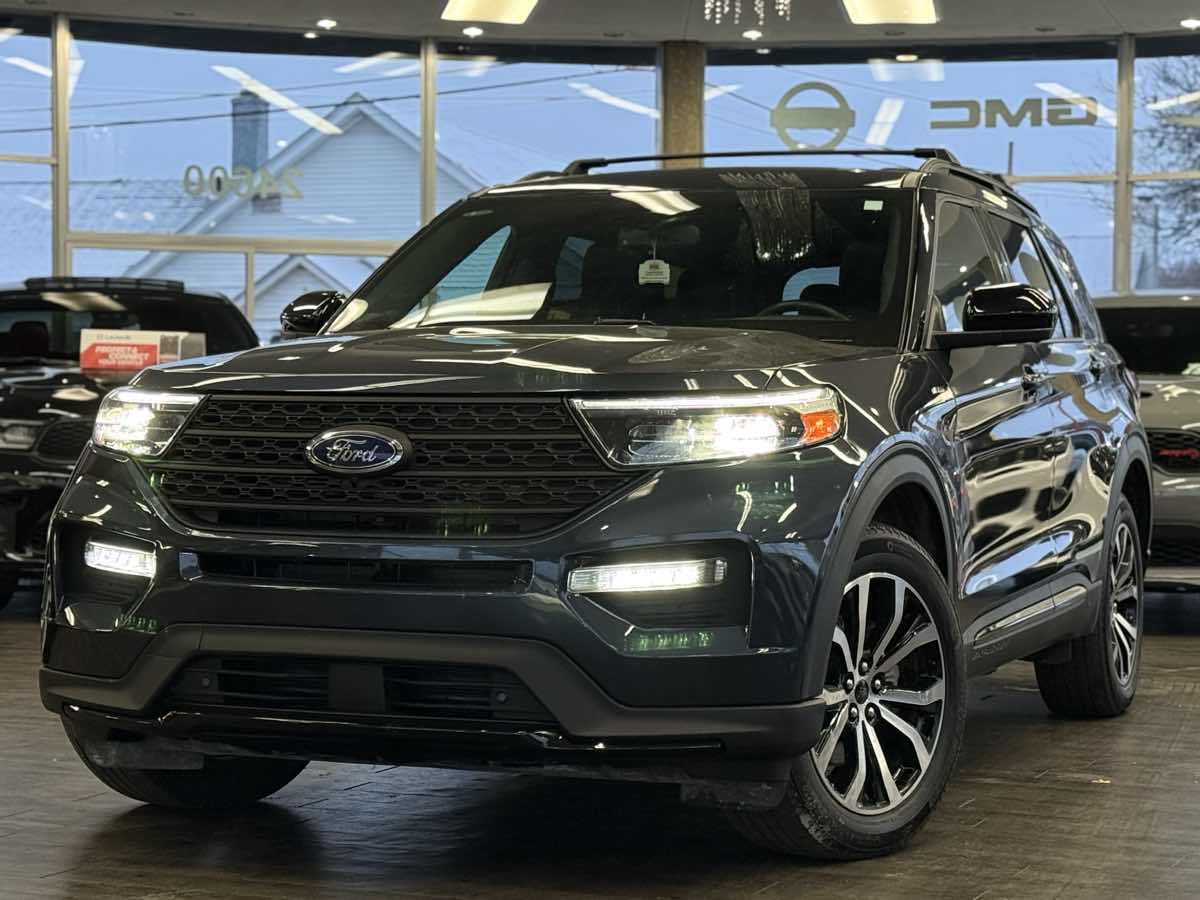 2023 Ford Explorer ST-Line photo 2
