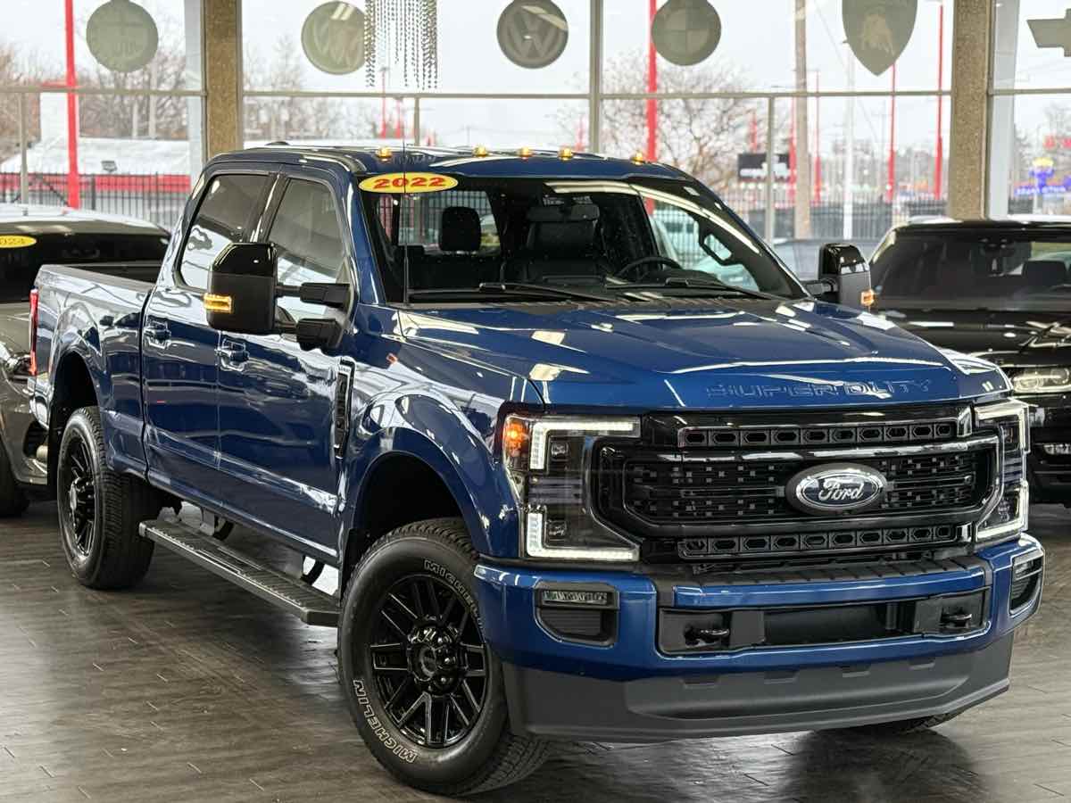 2022 Ford F-250 Lariat photo 2