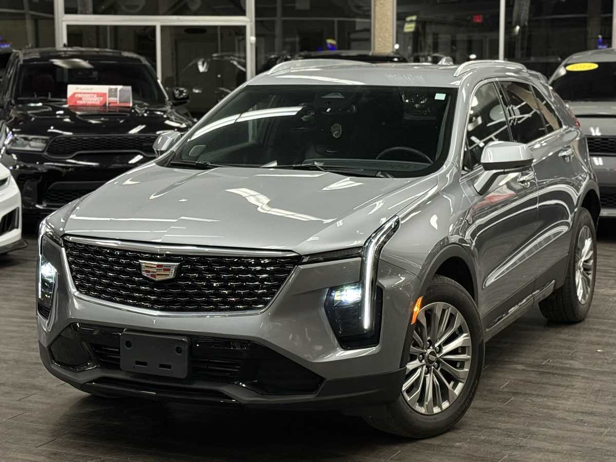 2024 Cadillac XT4 Premium Luxury photo 3