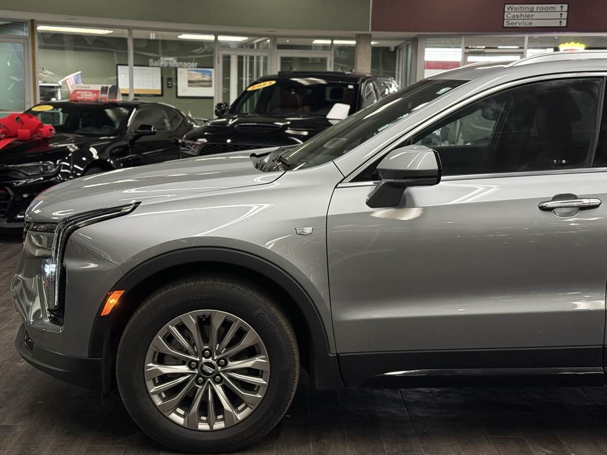 2024 Cadillac XT4 Premium Luxury photo 4