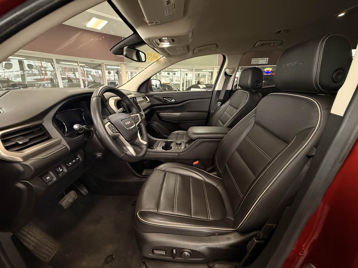 2023 GMC Acadia Denali - Photo 29