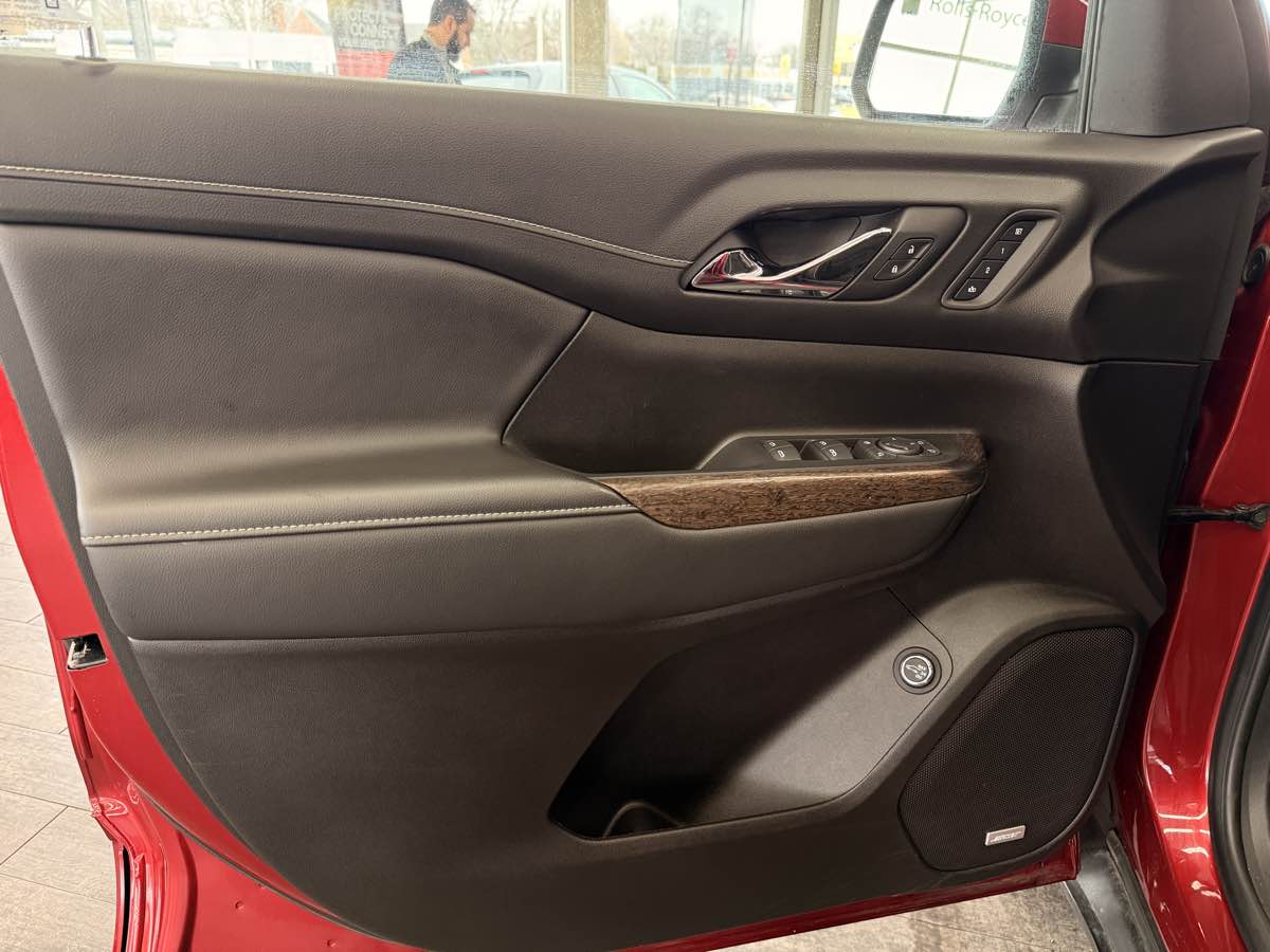 2023 GMC Acadia Denali - Photo 30